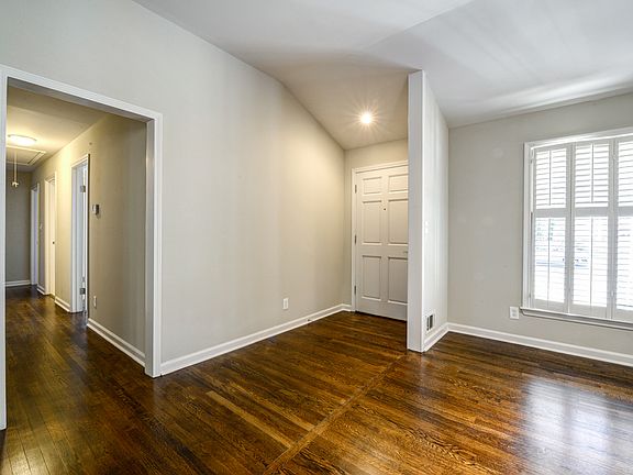2nd image of 3857 Menlo Dr