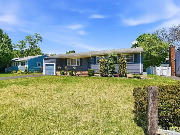 154 Mulberry Ln, Middlesex, NJ 08846