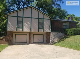 201 SE Moreland School Rd, Blue Springs, MO 64014