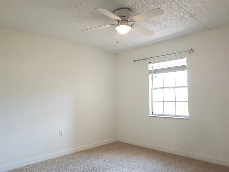 Living room - empty