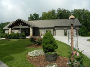 733 Hargis Rd, Signal Mountain, TN 37377