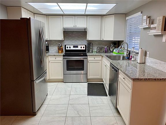 4th image of 346 Seasons Ct #1