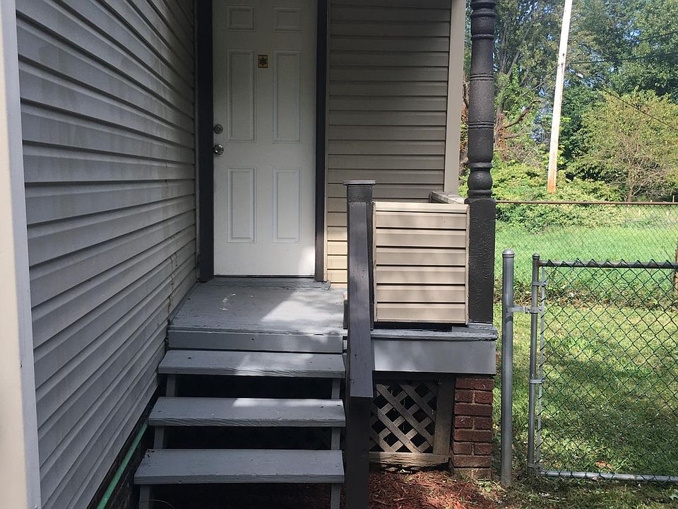 2nd image of 565 E 110th St