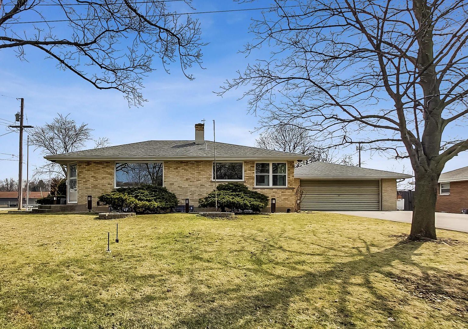 3877 Grandview Ave, Gurnee, IL 60031 | Zillow