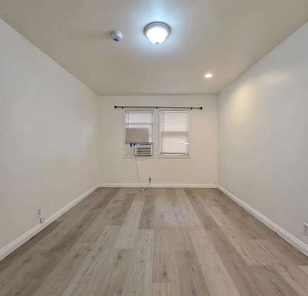 3705 S Victoria Ave — Photo 14