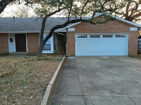 5728 Rockhill Rd, Fort Worth, TX 76112