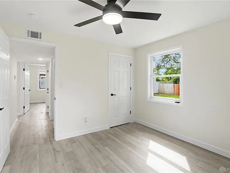 3924 Fulton Ave — Photo 11