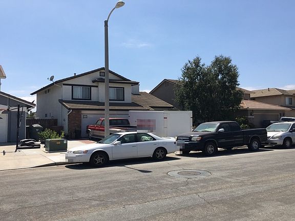 3rd image of 1585 Carnation Ave