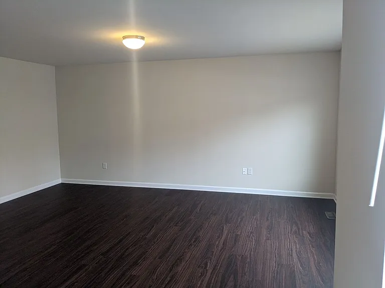 225 Crown Ct — Photo 30