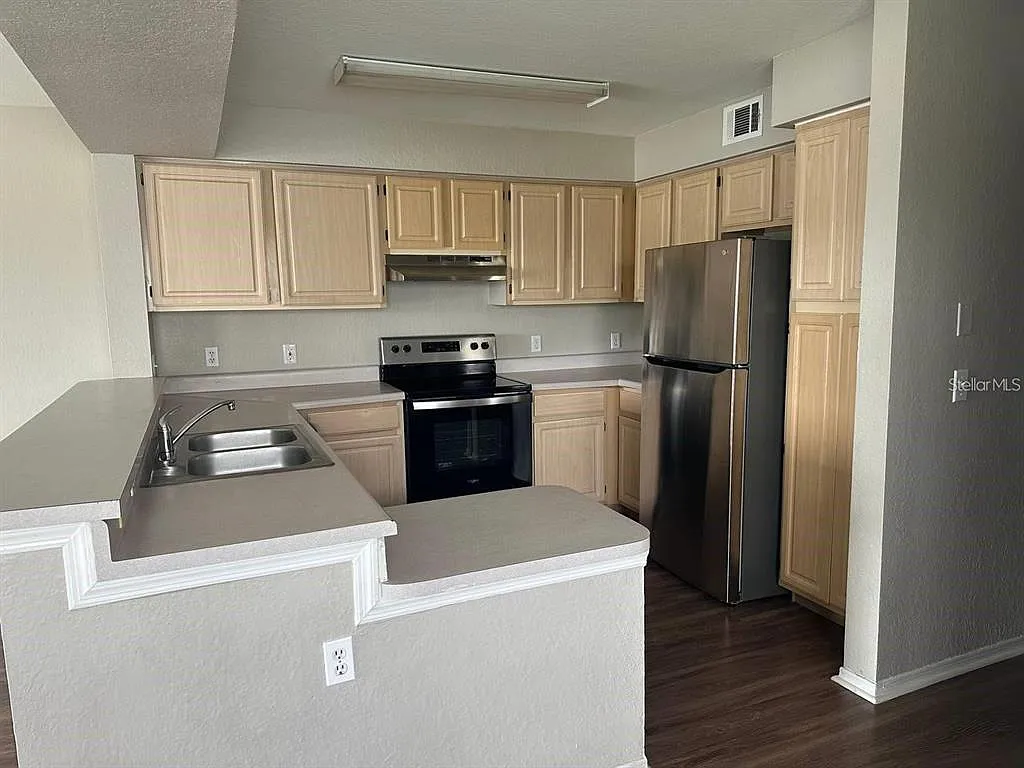 Building Photo - 13929 Fairway Island Dr #821