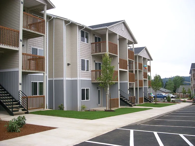 Ellendale Manor Apartments — Photo 25