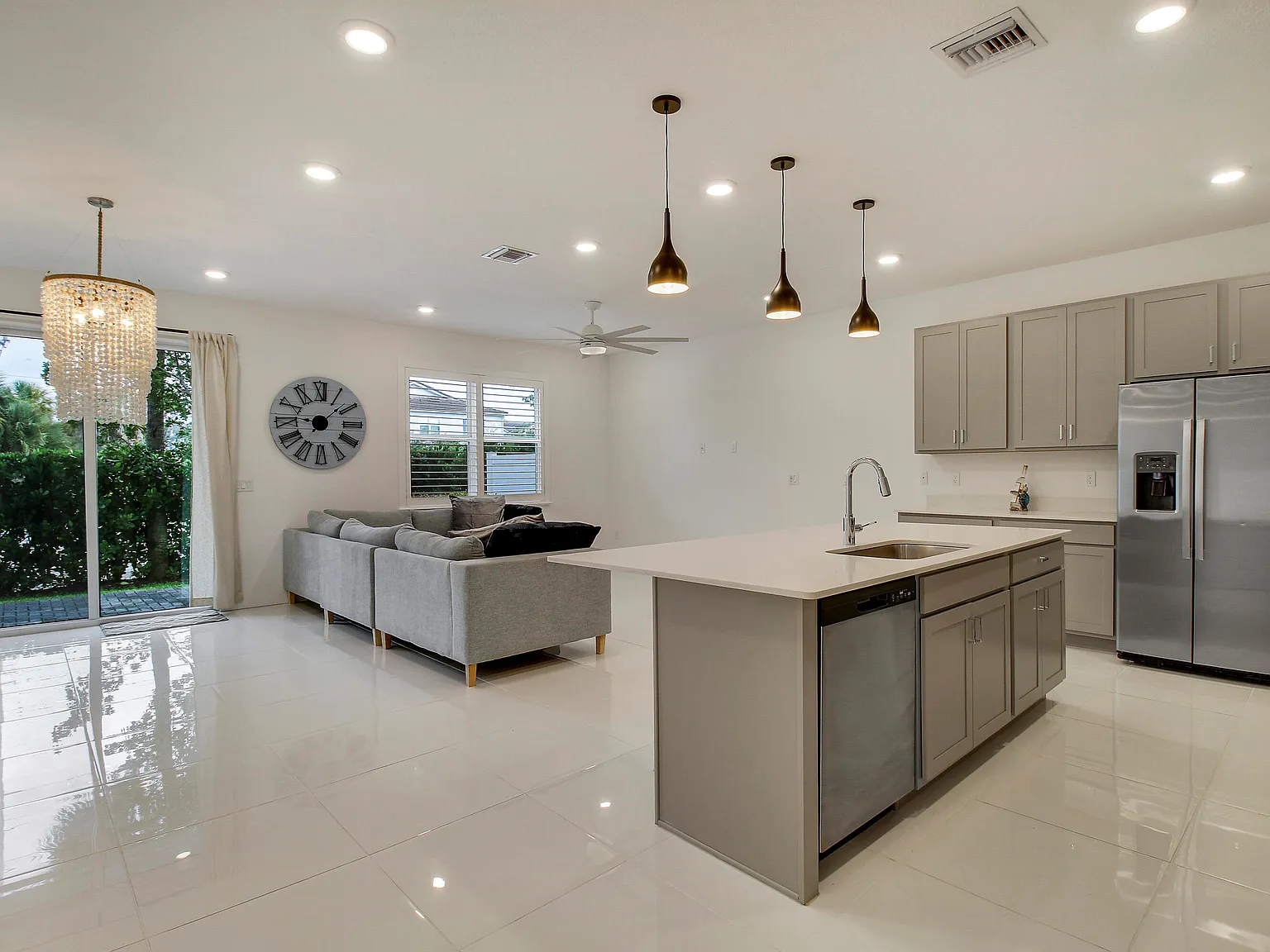3 bed, 2.5 bath, 1974 sqft, $2,900 — Photo 2