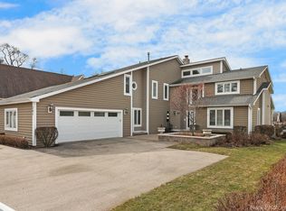207 S Emerald Dr, McHenry, IL 60051