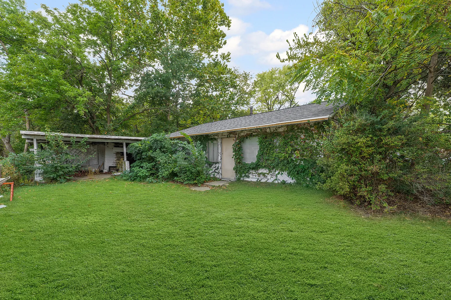 2009 Southwood Dr photo 1