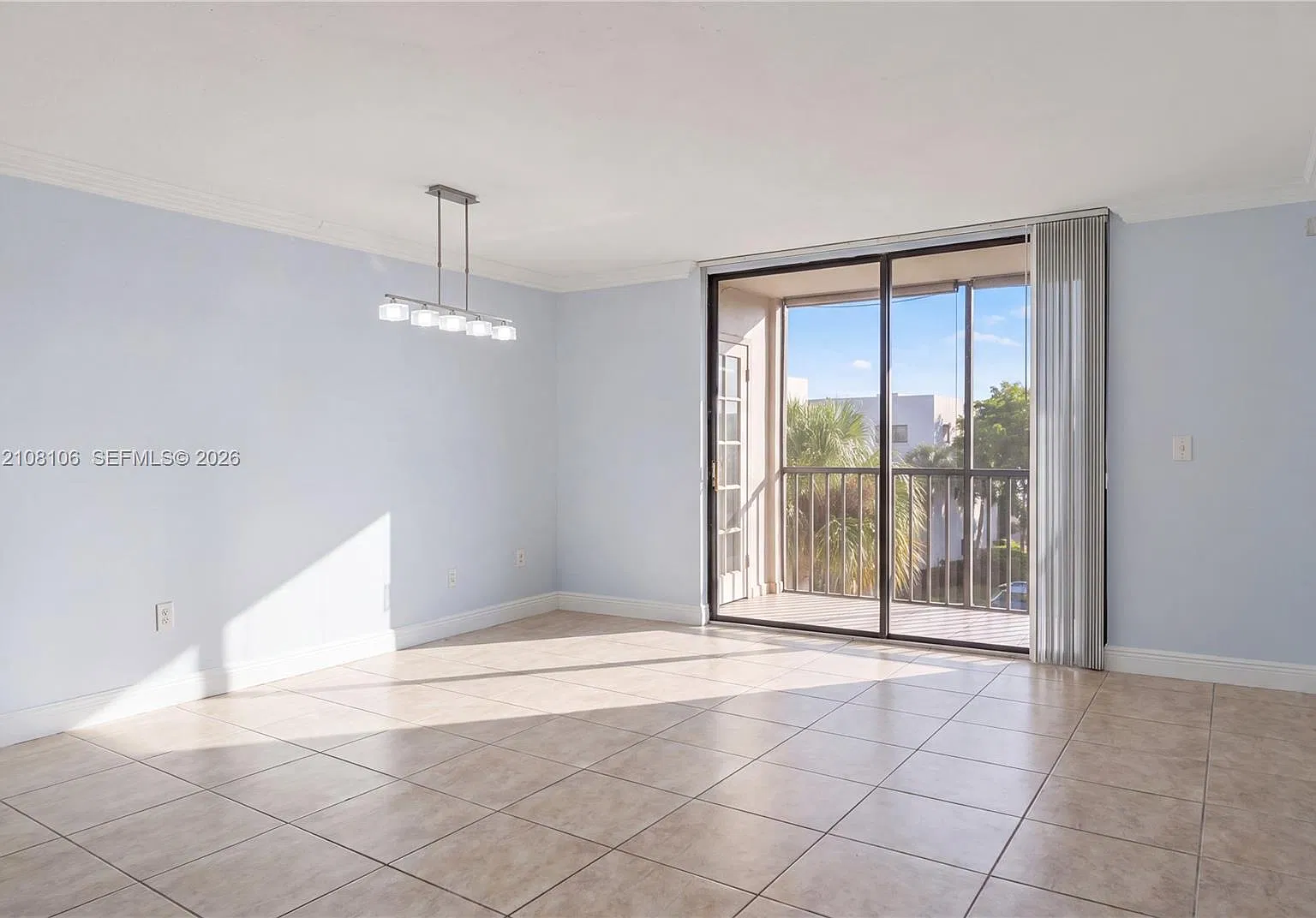 2 bed, 965 sqft, $2,400 — Photo 2