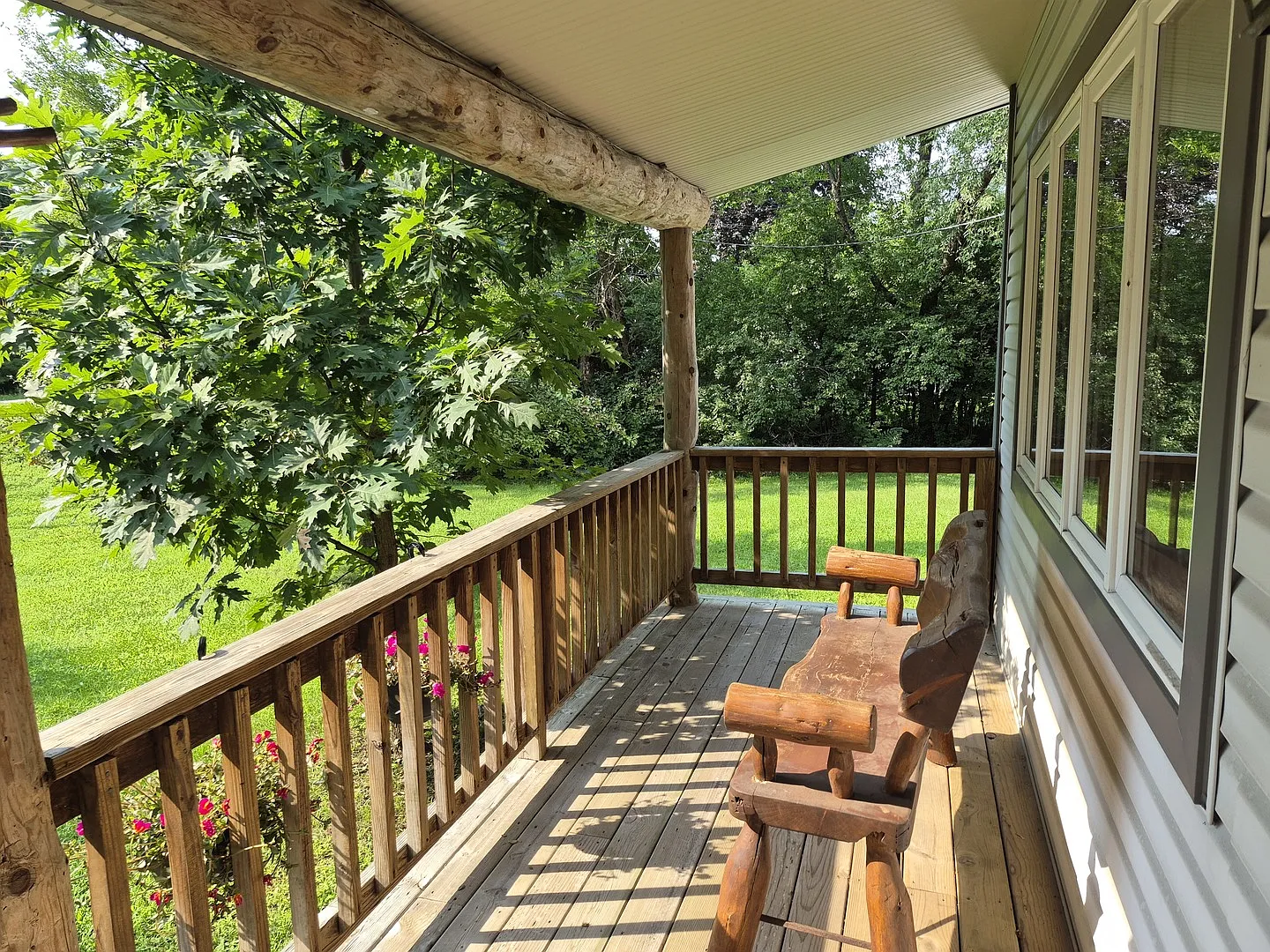 3 bed, 3.0 bath, 1100 sqft, $2,400 — Photo 3