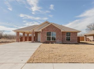 3001 S Cardinal St, Ennis, TX 75119