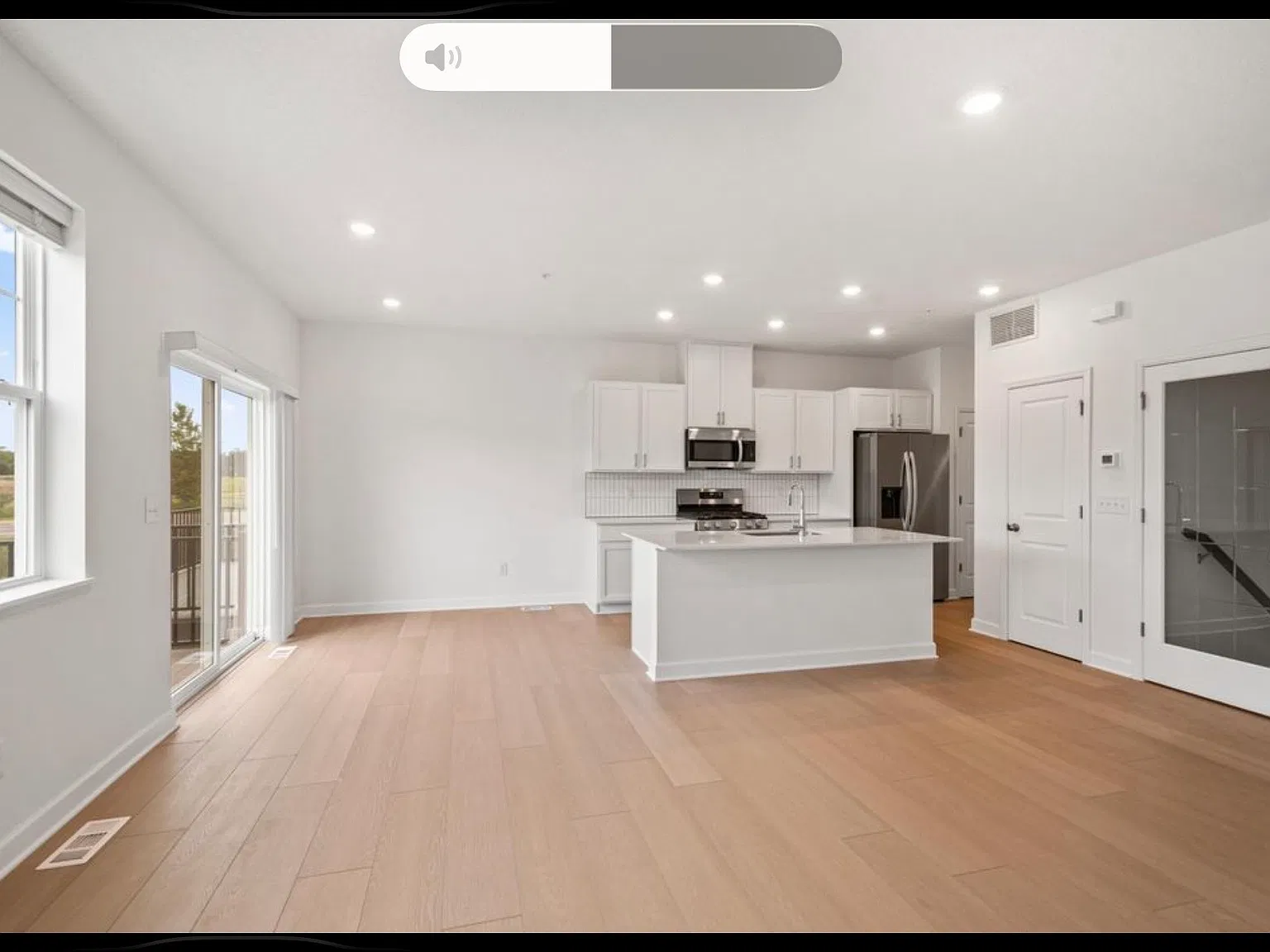 3 bed, 2.5 bath, 1714 sqft, $2,895 — Photo 3