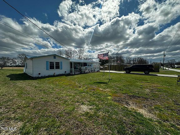 2nd image of 574 Bailey St