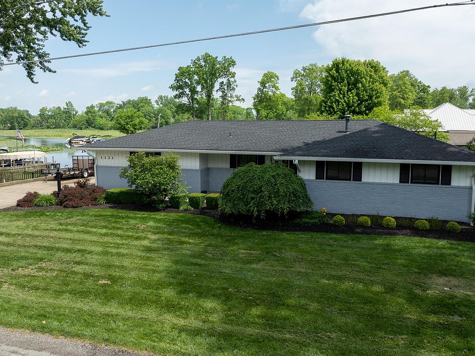 1st image of 1121 Lakeshore Dr W