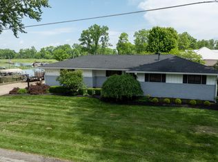 1121 Lakeshore Dr W, Hebron, OH 43025