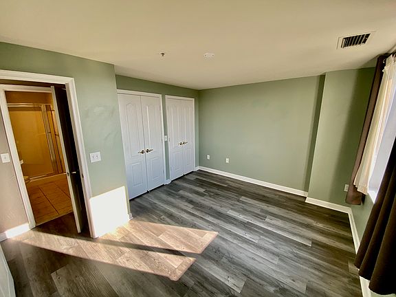 2nd Bedroom
13'6"x11'5"