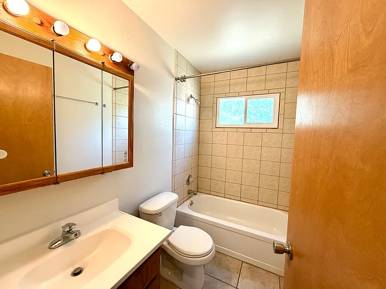 609 Belford St — Photo 17
