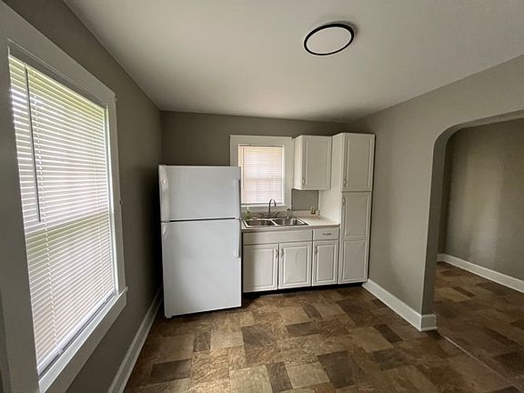 4th image of 1011 Columbia Ave