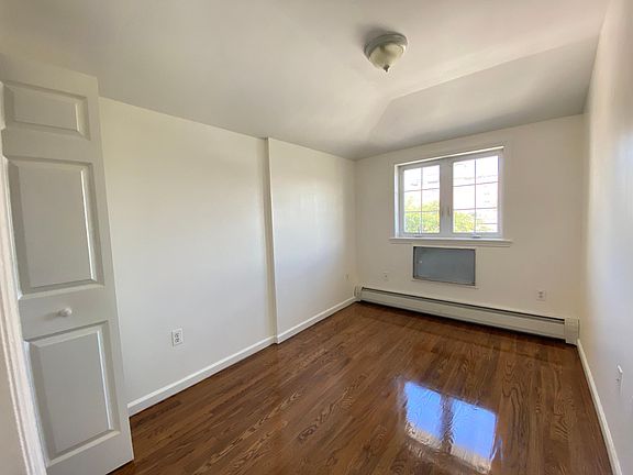 3rd image of 710 Logan Ave Floor 2