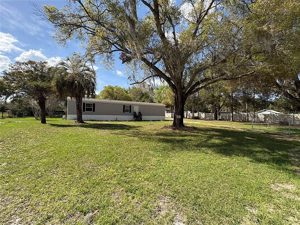 3 bed, 2.0 bath, 1000 sqft, $1,600 — Photo 2