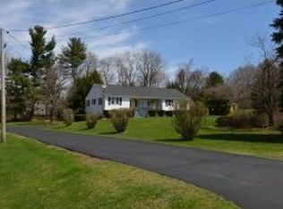 12 Raeder Dr, Stratham, NH 03885