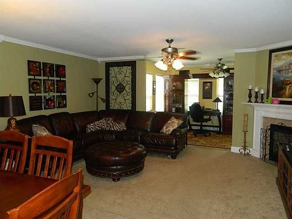 5th image of 2103 Applebrook Dr