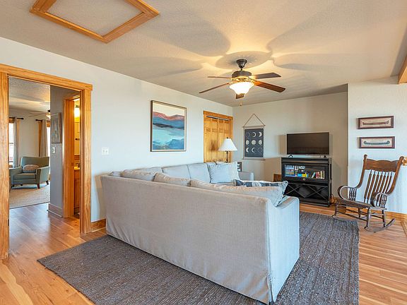 3rd image of 330 Vista Dr #Id1061215p