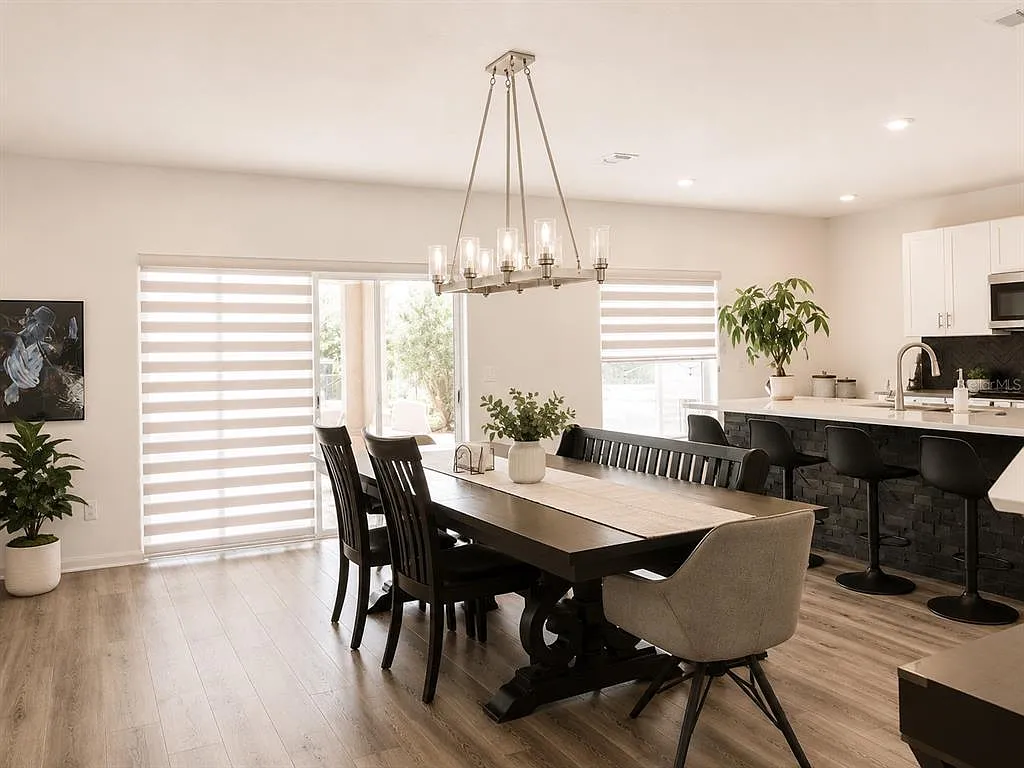5 bed, 3.0 bath, 2316 sqft, $3,300 — Photo 3
