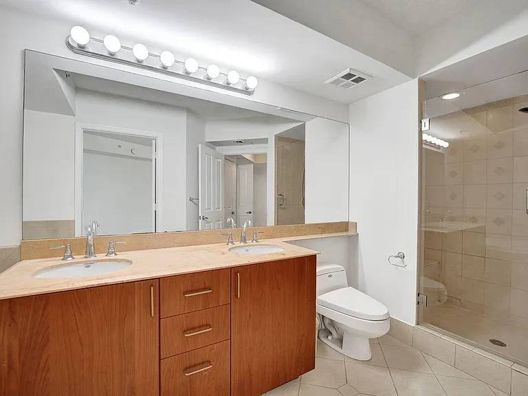 401 4th Ave #203 — Photo 18