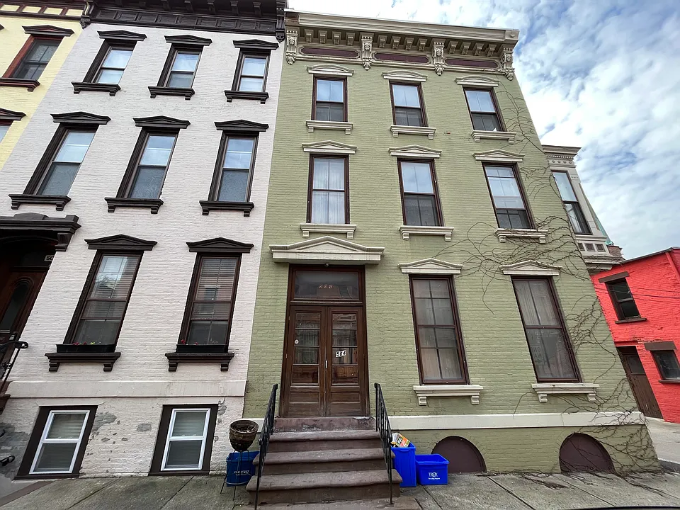 504 Grand St #4