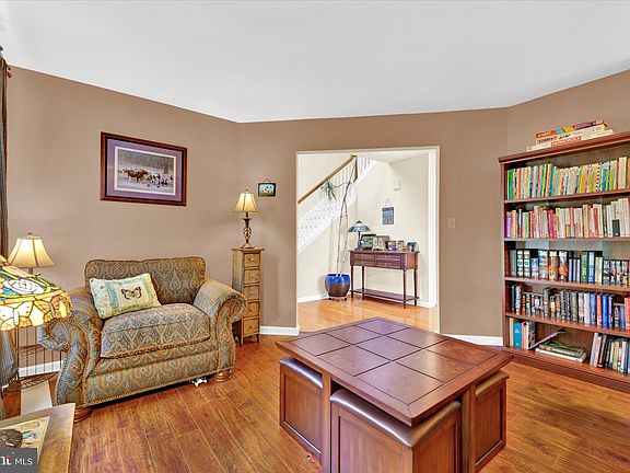 5th image of 952 Pine St