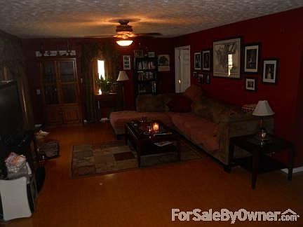 Family room
						:
						Newly installed laminate bamboo hardwood flooring, corner gas fireplace.