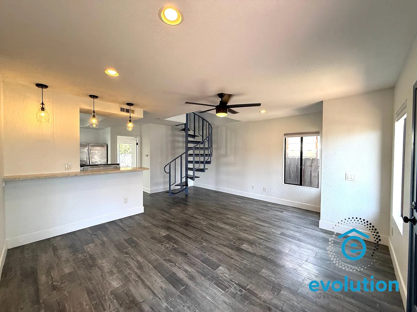 4929-4933 Santa Cruz Avenue - 4933 Santa Cruz Ave — Photo 2