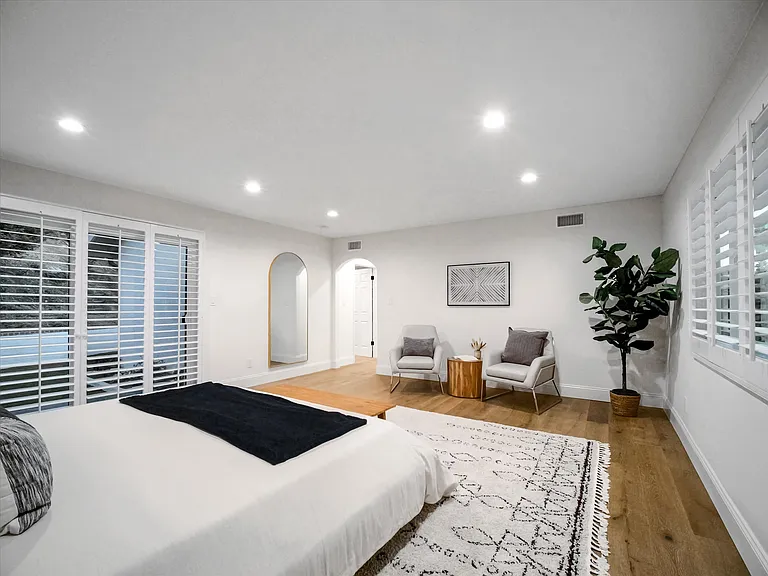 4732 Del Moreno Dr — Photo 18