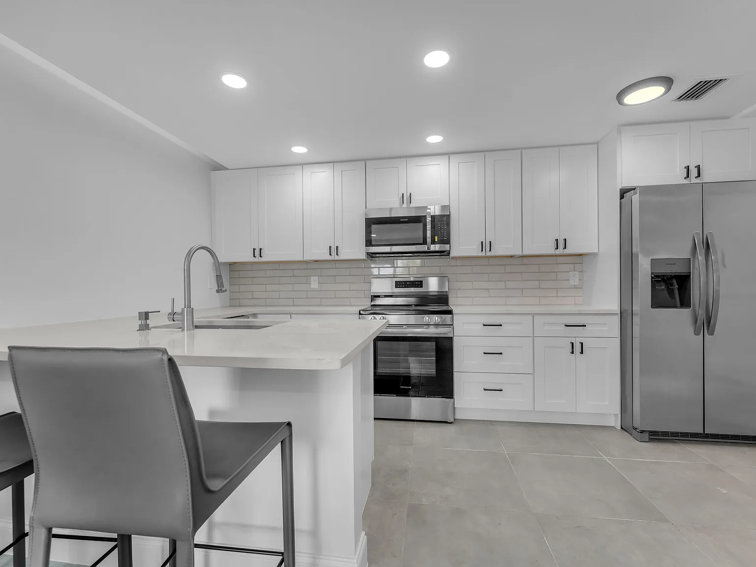 2 bed, 1.0 bath, 900 sqft, $3,300 — Photo 4