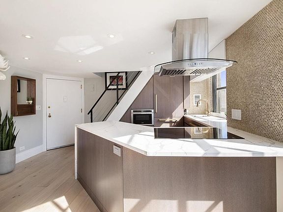 4th image of 111 4th Ave APT 5D
