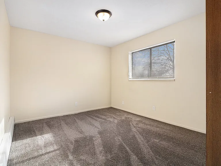 Maple Leaf Apartments — Photo 7