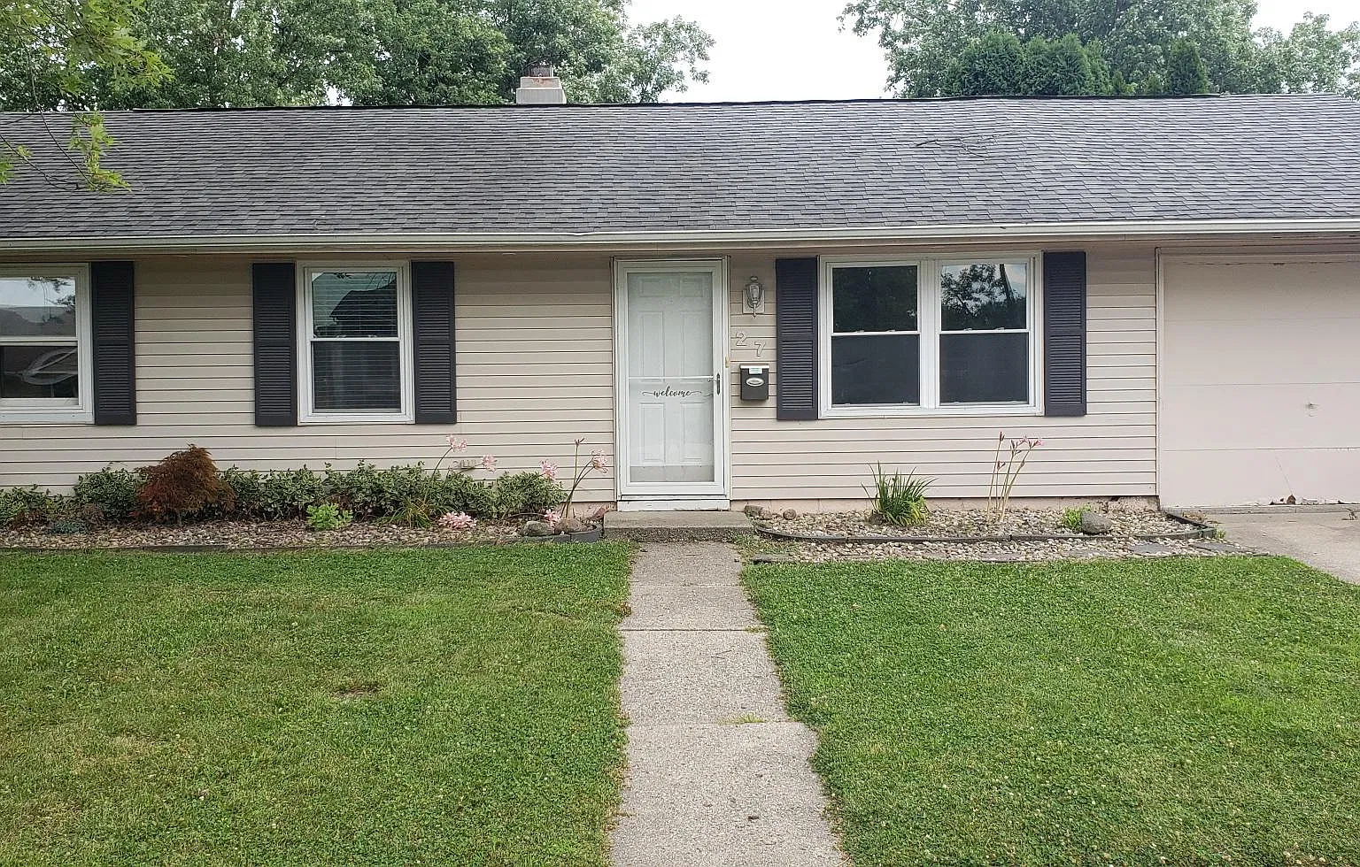 27 Holden Rd — Photo 1