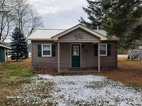3rd image of 106 Stuart Ln