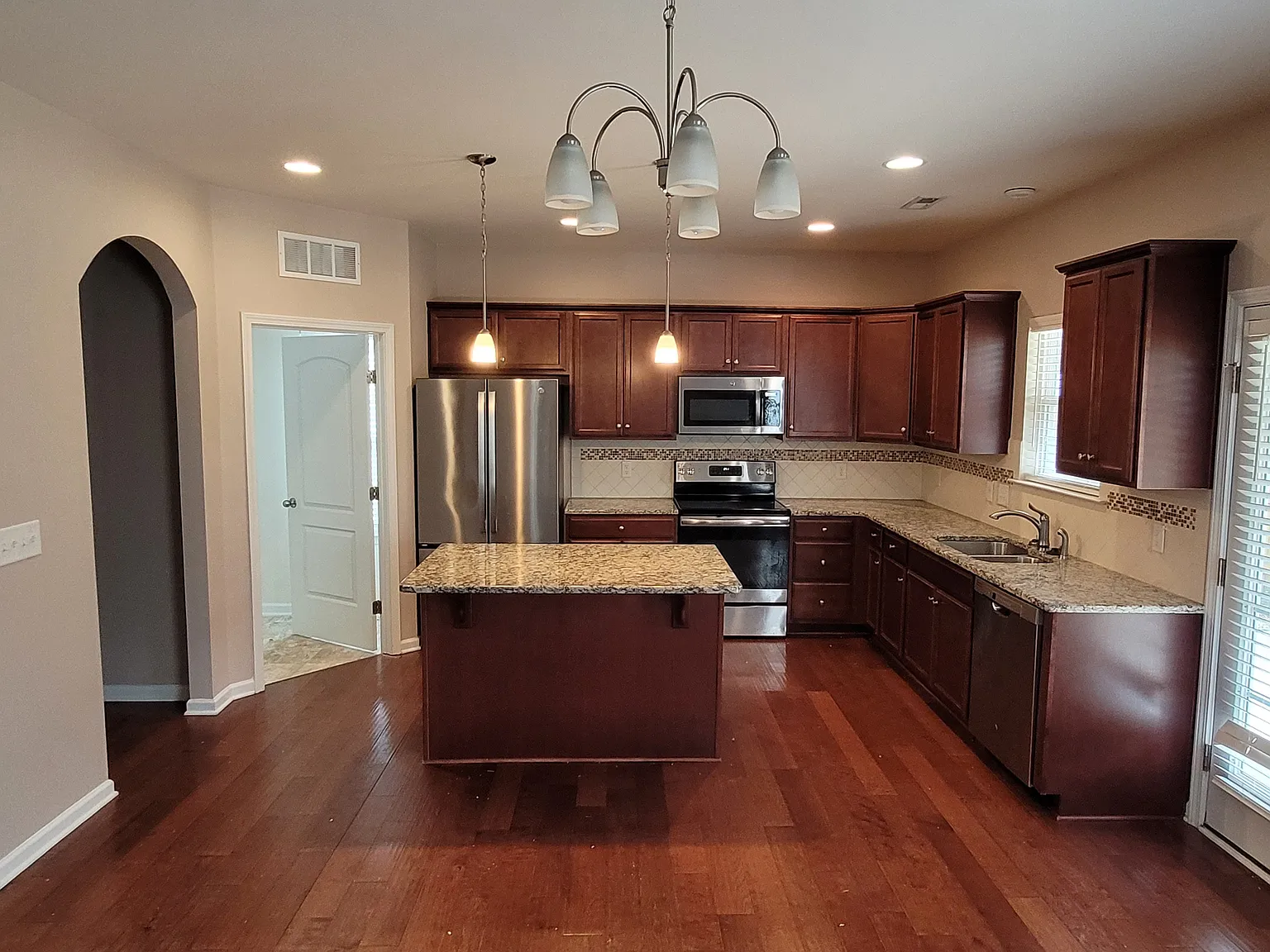 4 bed, 2.5 bath, 2291 sqft, $1,995 — Photo 2