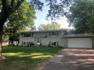 907 Colonial Dr, Hudson, WI 54016