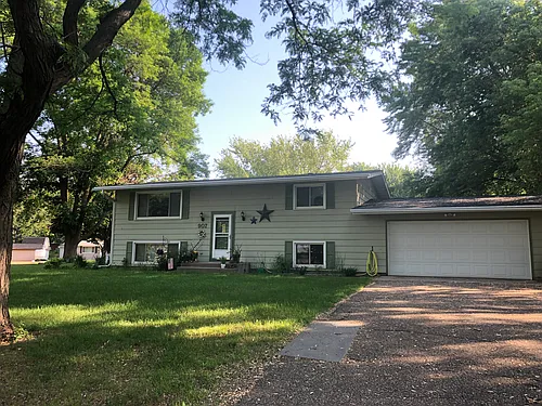 907 Colonial Dr Photo 1