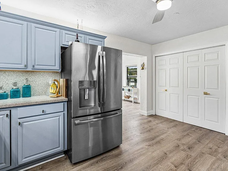 2101 N Palm Cir — Photo 10