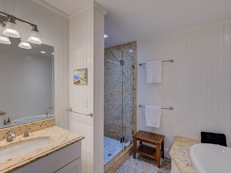 124 Bay St #R2 — Photo 30